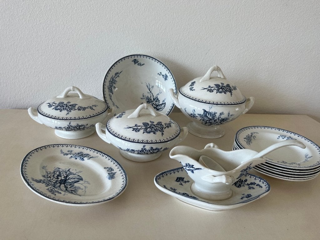 Antiek kindereetservies van Petrus Regout, serie 'Meibloem', Ophalen