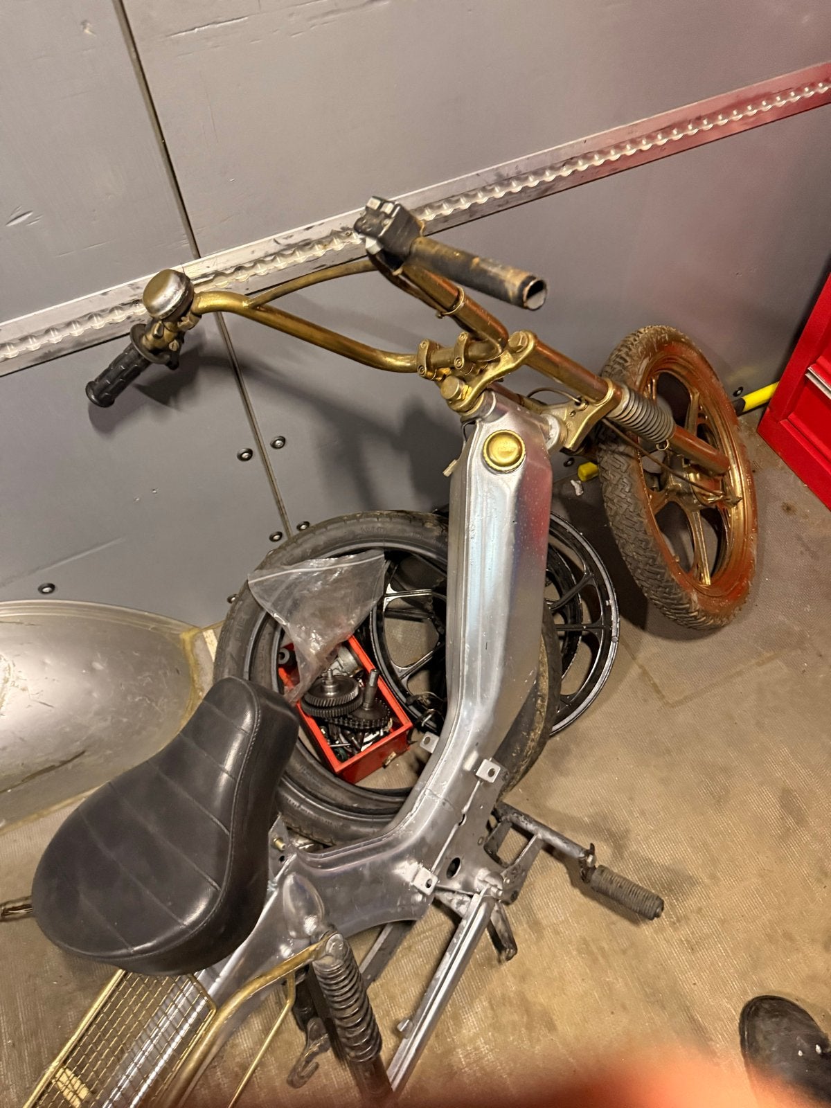 Oud Tomos frame - Ideaal voor restauratieproject, Fietsen en Brommers, Ophalen of Verzenden, Gebruikt, Overige modellen