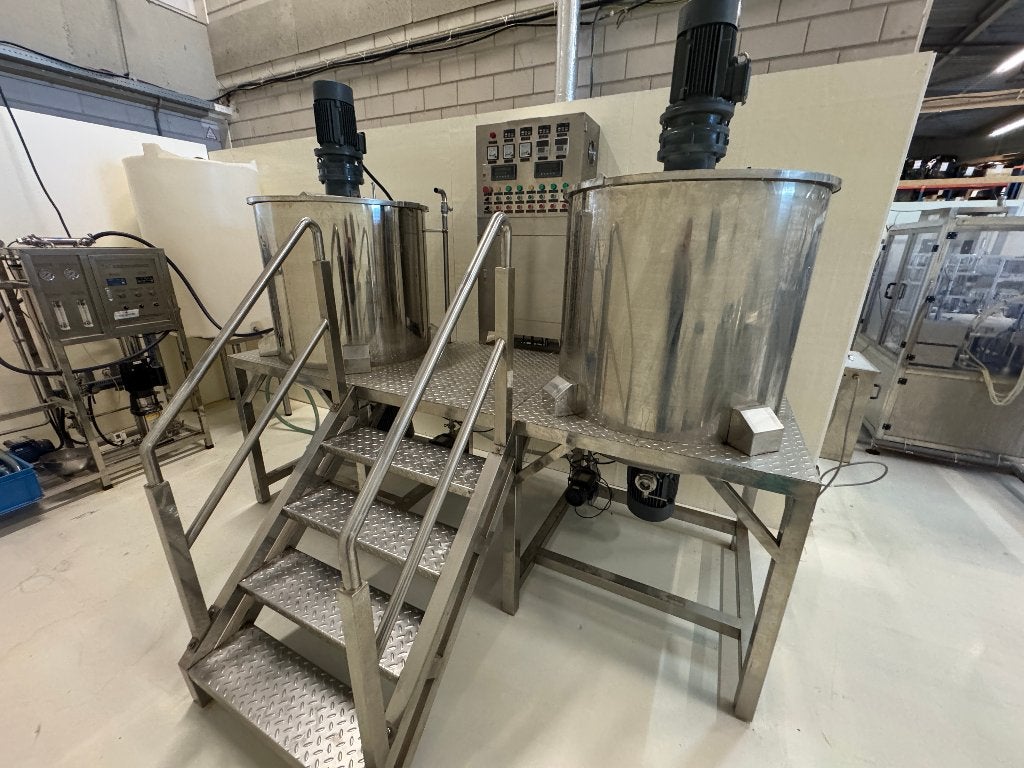 RVS316 menginstallatie 2x500L met homogenizers, Ophalen