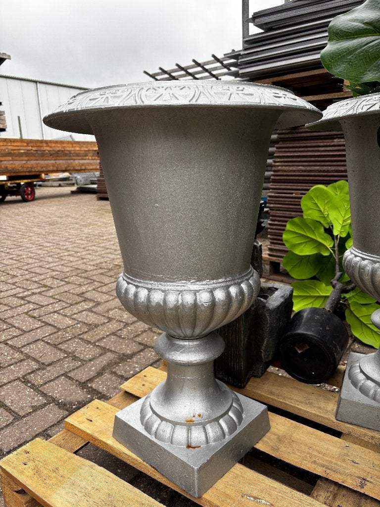 Gietijzeren bloempotten, 100,00 p/stuk, Ophalen, Gebruikt, Rond, Balkon