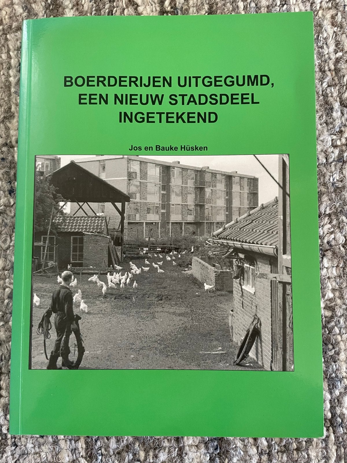 Boerderijen uitgegumd een nieuw stadsdeel ingetekend, Boeken, Verzenden, 20e eeuw of later, Zo goed als nieuw