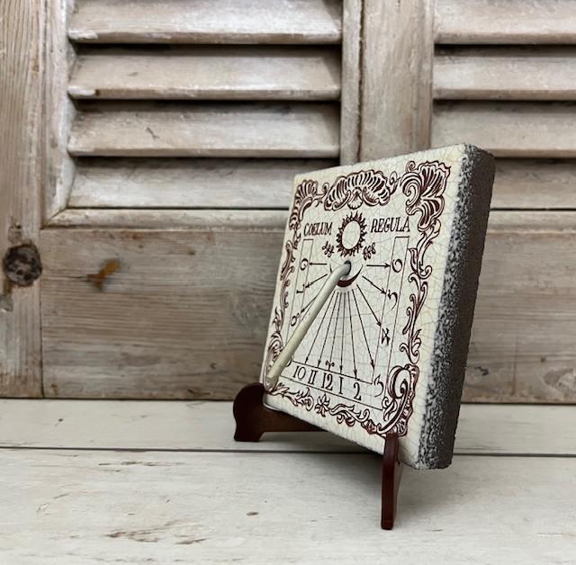 Kleine Franse stenen zonnewijzer op standaard, Tuin en Terras, Zonnewijzers, Ophalen of Verzenden, Gebruikt