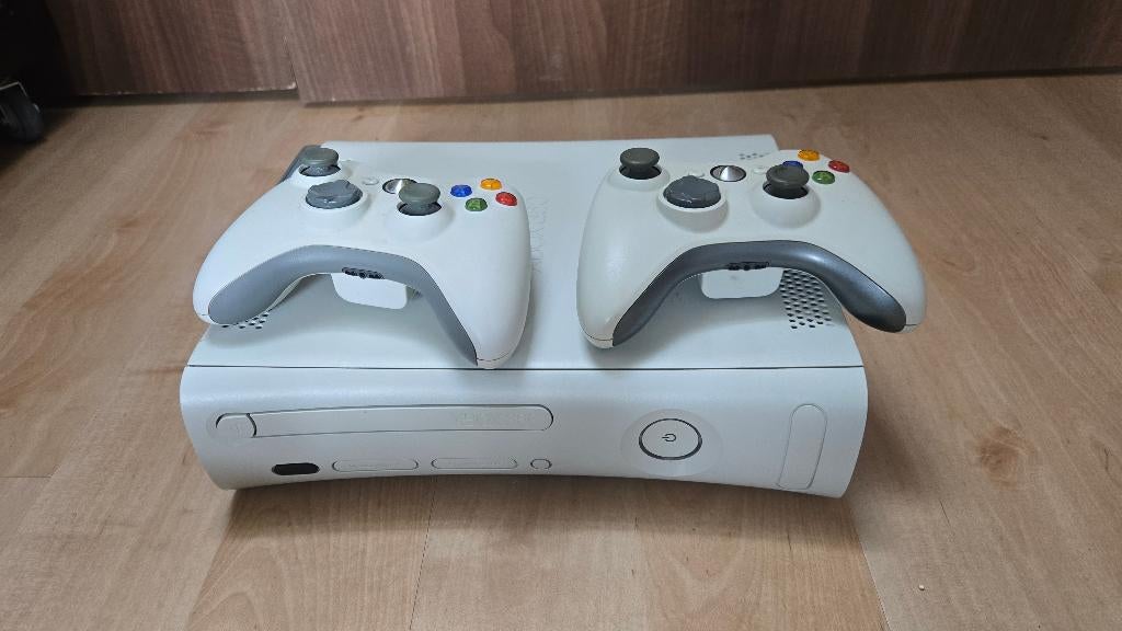 Xbox 360 arcade met 20 GB HDD, Spelcomputers en Games, Spelcomputers | Xbox 360, Ophalen, Met 2 controllers, 20 GB, Zo goed als nieuw