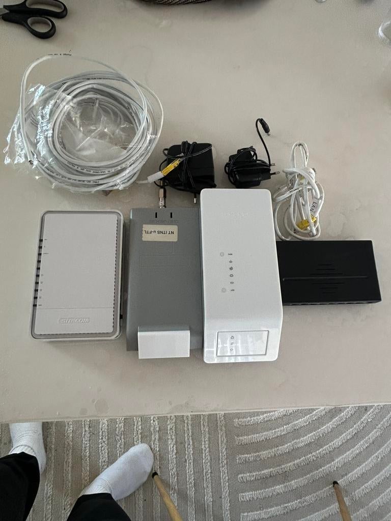 Sitecom en Genexis Routers met accessoires, Computers en Software, Routers en Modems, Nieuw, Router, Ophalen of Verzenden