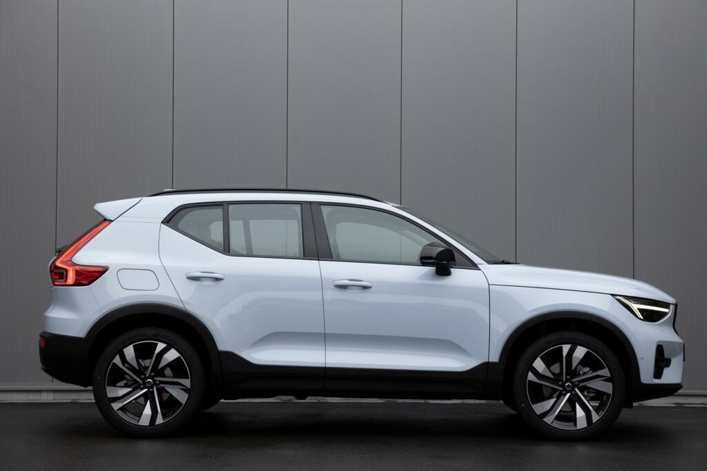 Volvo XC40 B4 MY2027 SAMENSTELLEN EXTRA VOORDEEL, Auto's, Volvo, 15 km/l, Gebruikt, 4 cilinders, 1969 cc