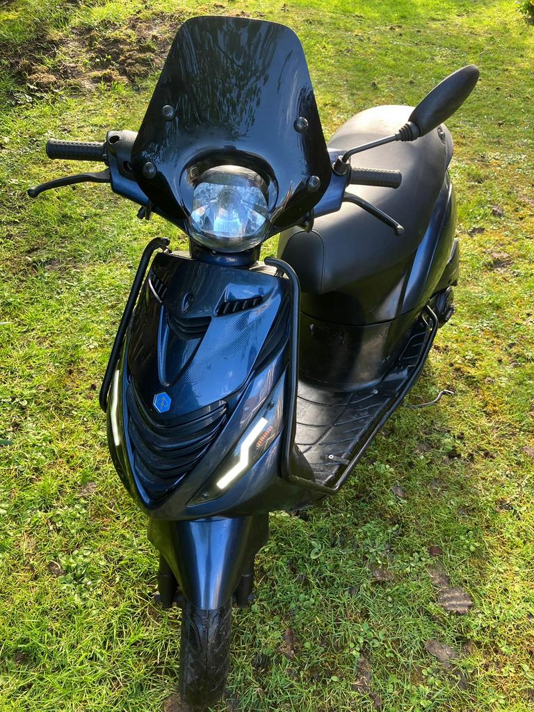 Piaggio zip, Fietsen en Brommers, Scooters | Piaggio, Zo goed als nieuw, Zip, Benzine, Ophalen of Verzenden