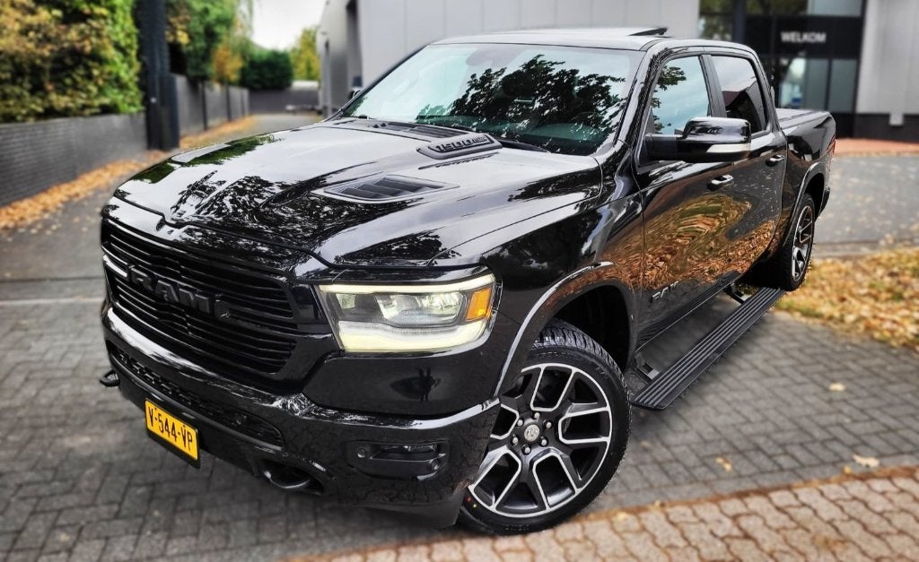 /// Dodge RAM 1500 5.7 HEMI V8 Laramie | 320L LPG | Pano ///, Auto's, Automaat, Dealer onderhouden, 404 pk, 5654 cc
