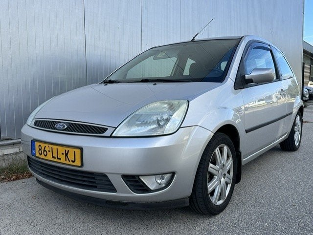 Ford Fiesta 1.4-16V Ghia, nwe distributie, AIRCO (bj 2003), Auto's, 15 km/l, 4 cilinders, 995 kg, Origineel Nederlands