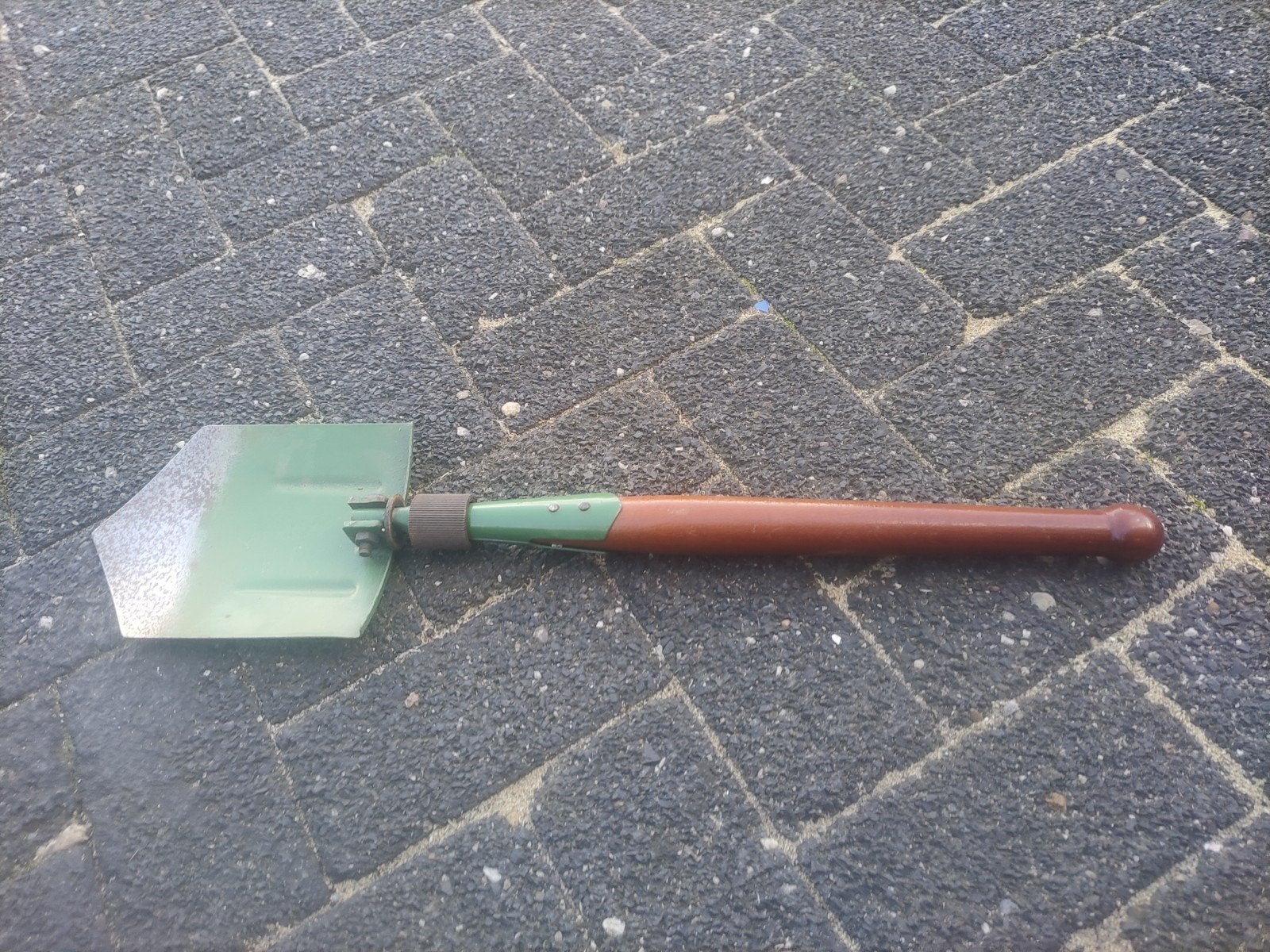 Opvouwbare schep - Leger schep - Kampeerschep, Ophalen of Verzenden, Gebruikt, Overige typen