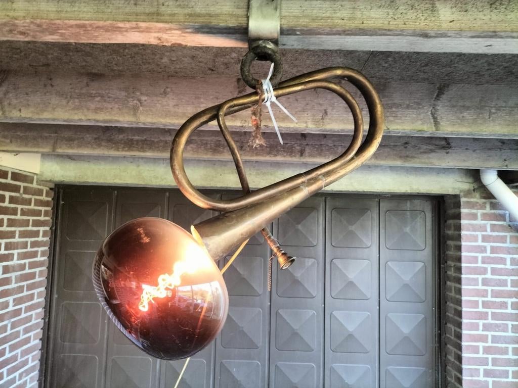 Trompet lamp, Ophalen