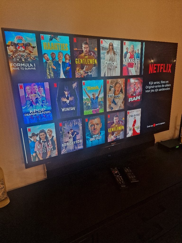 Foto 2 van Sony Bravia 50" Full HD Led 3D TV met soundbar