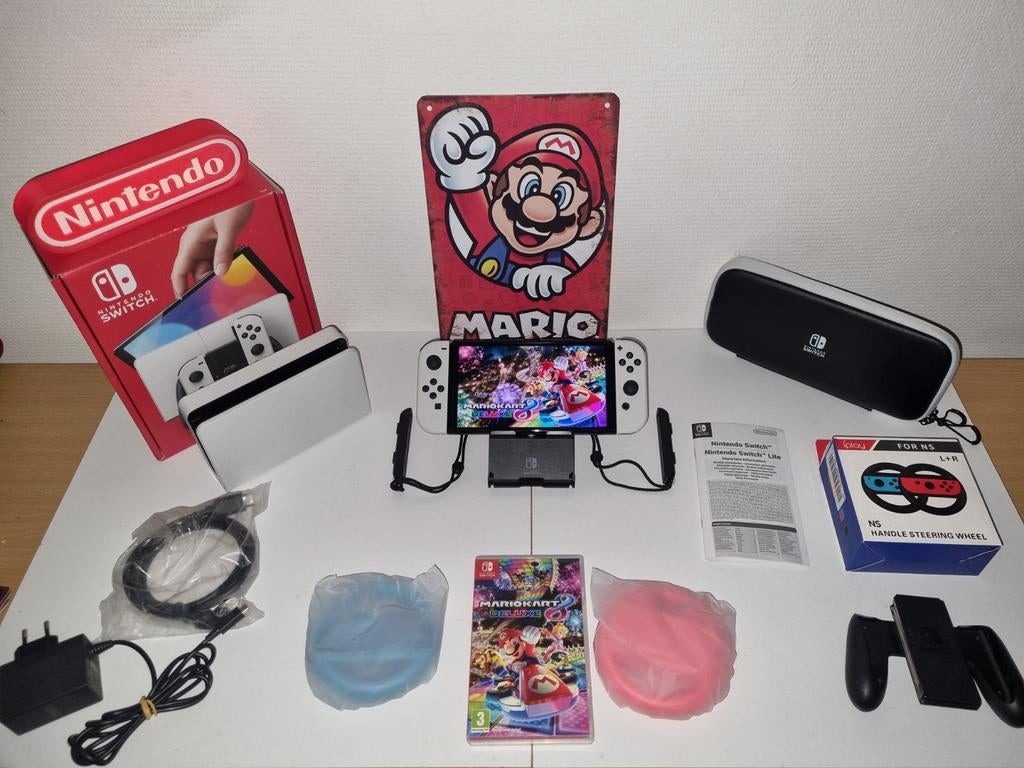 NINTENDO SWITCH OLED (2024) MARIO KART BUNDEL, Switch OLED, Met 2 controllers, Ophalen of Verzenden, Zo goed als nieuw