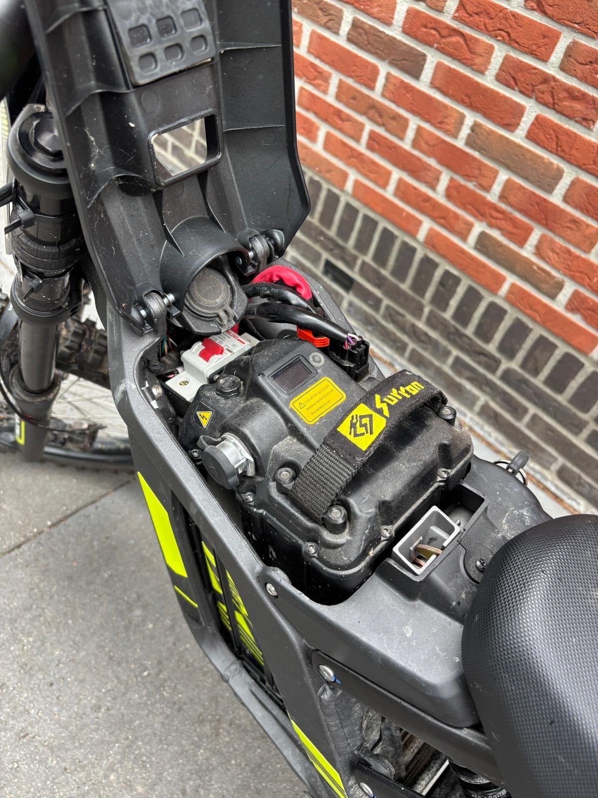 Sur Ron Light Bee X Elektrische Crossmotor lage km van 412, Ophalen, 20 tot 24 inch, Aluminium, Zo goed als nieuw