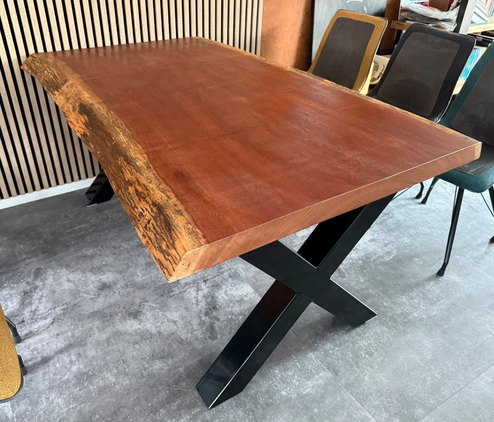 Massief boomstam eettafel, Gebruikt, 100 tot 150 cm, Vijf personen of meer, 150 tot 200 cm