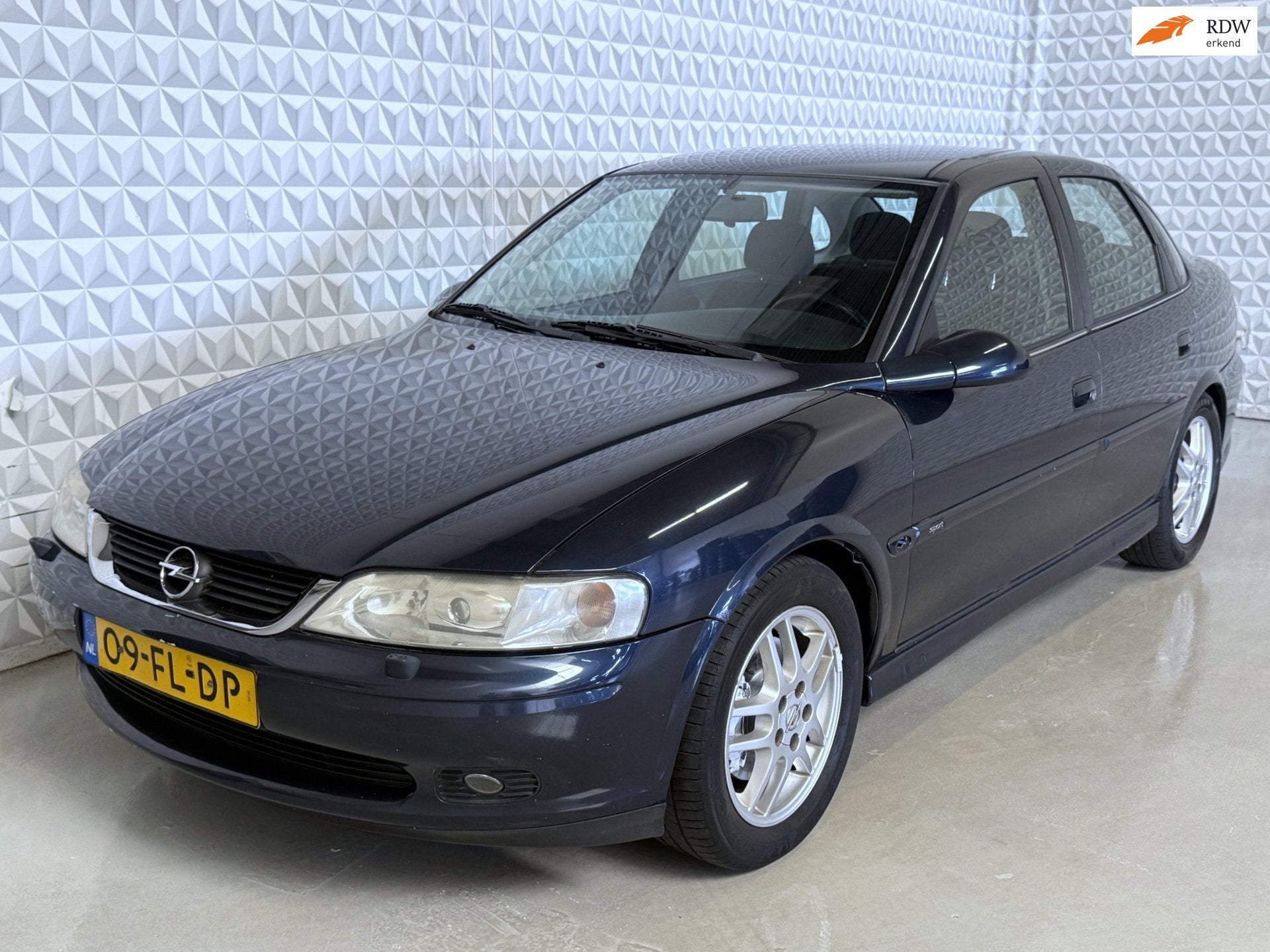 Opel Vectra 1.8-16V Sport Edition in originele staat! 189.00, Auto's, Opel, Automatische klimaatregeling, 4 cilinders, Blauw, Vectra