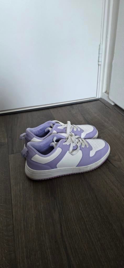 Mooie paarse sneakers, Ophalen of Verzenden, Zo goed als nieuw, Overige kleuren, Sneakers of Gympen