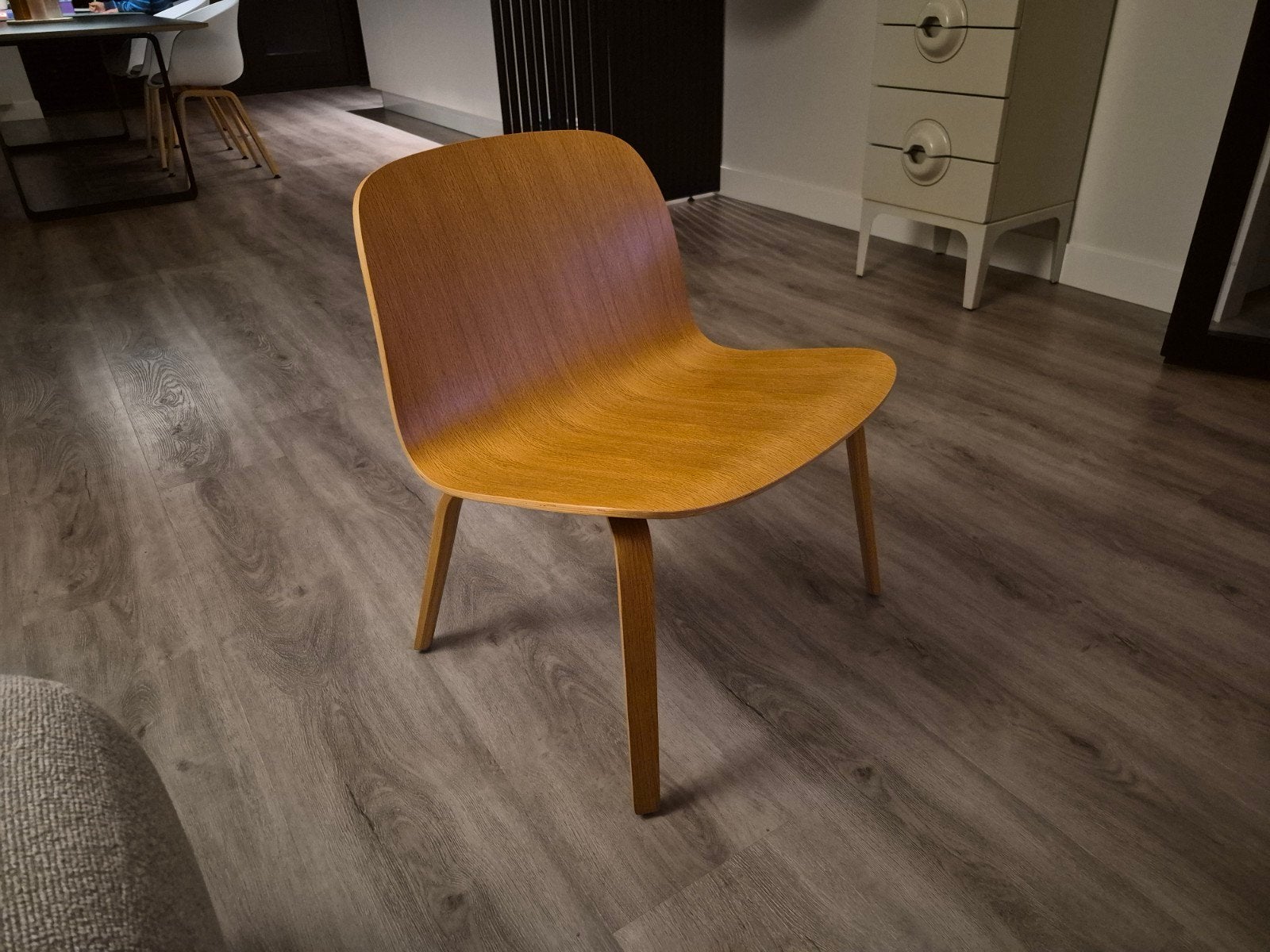 Muuto Visu Loungestoel Eiken - Scandinavisch Design, Ophalen, Bruin, Zo goed als nieuw, Eén