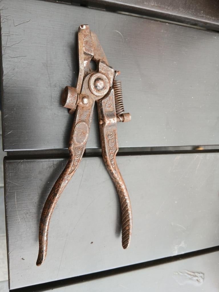 Antieke Zaagzettang - Historisch Gereedschap voor Handzagen, Ophalen of Verzenden