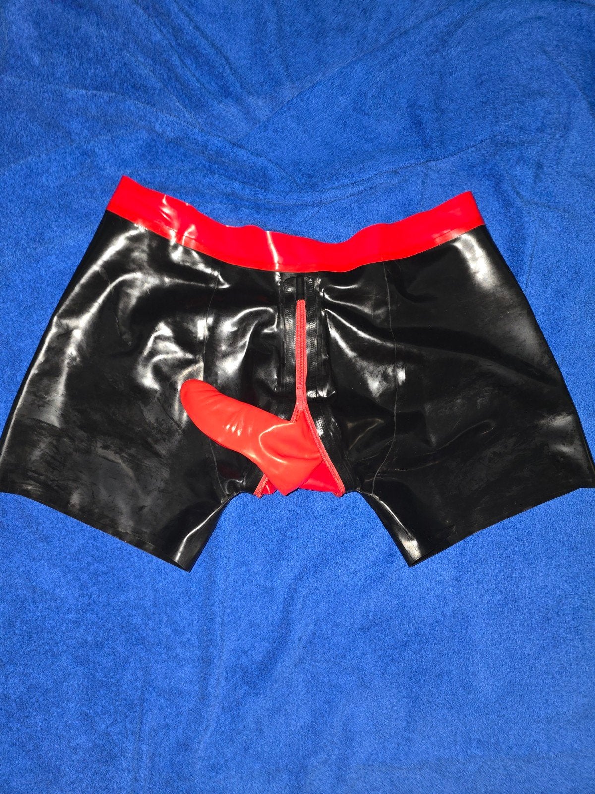 Zwarte latex boxer met rode details en rits, Verzenden, Zwart, Boxer