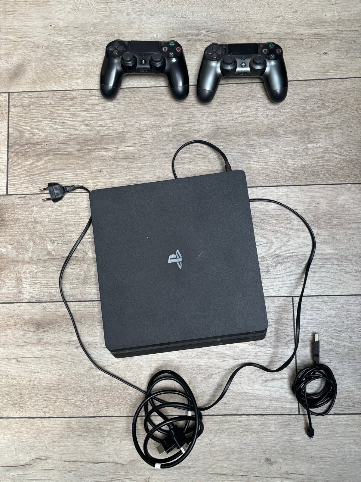 PlayStation 4 Slim met 2 controllers (werken niet goed), Ophalen, Met 2 controllers, Slim, 500 GB