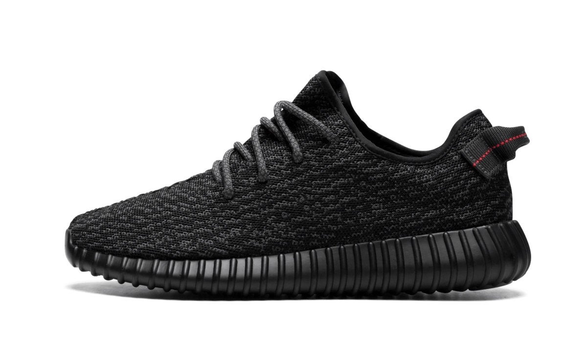 Yeezy Boost 350 Pirate Black - Maat 36 2/3 - Nieuw, Ophalen of Verzenden, Nieuw, Zwart, Sneakers of Gympen