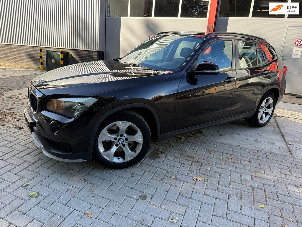 BMW X1 XDrive20i Business AUTOMAAT, Gebruikt, Euro 6, 4 cilinders, Automatische klimaatregeling