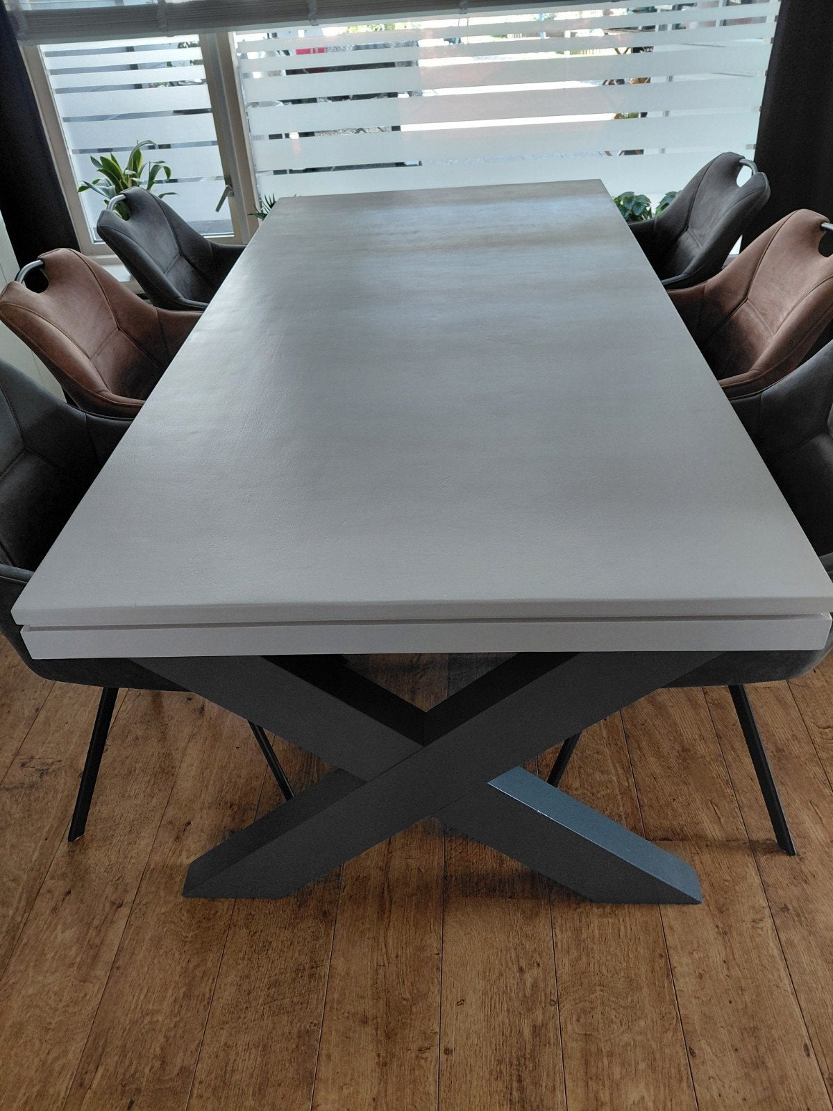eetkamertafel  kleur taupe grijs poot antraciet kleur, Huis en Inrichting, Ophalen, Gebruikt, 200 cm of meer, 50 tot 100 cm