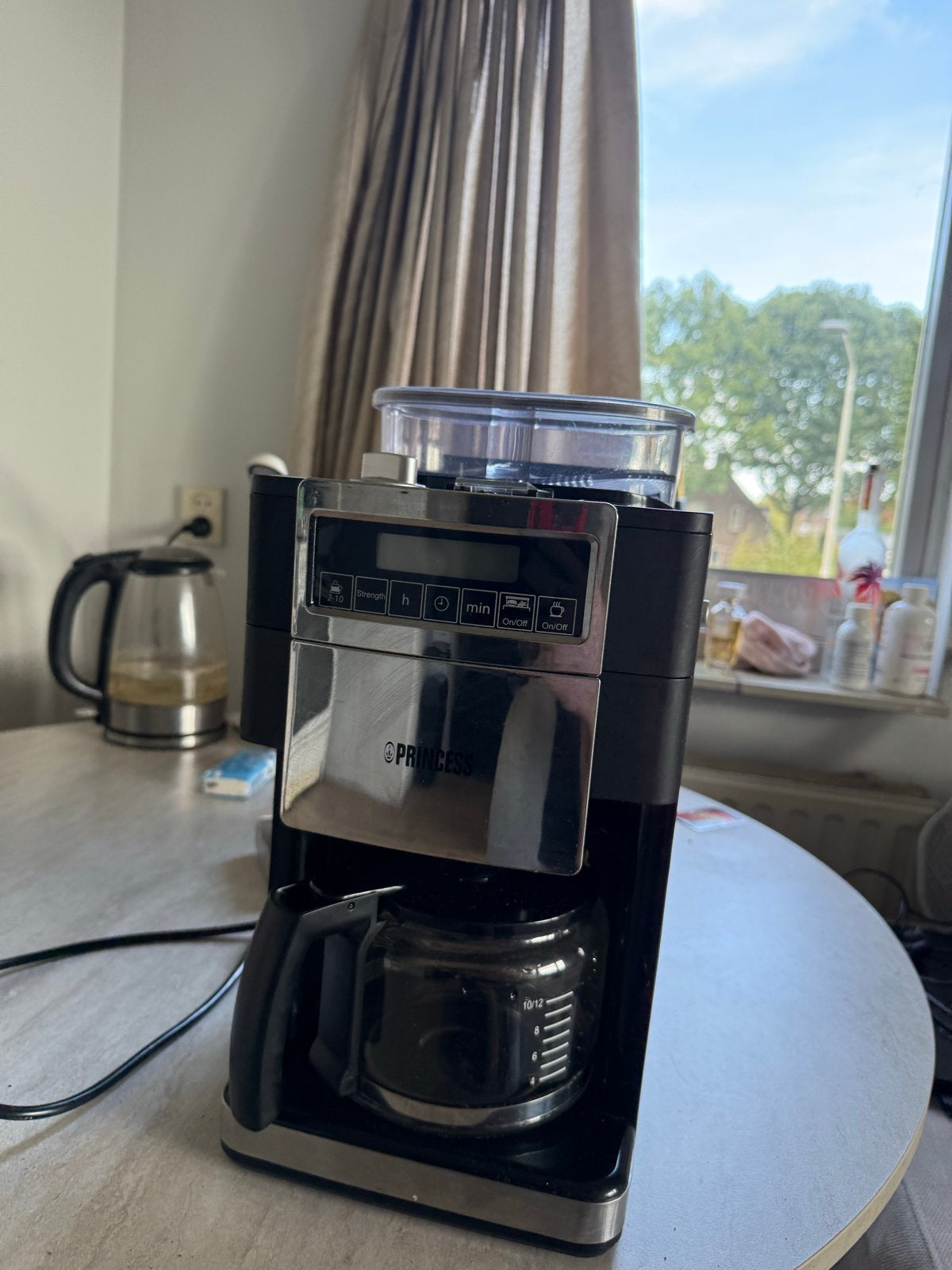 Princess Koffiezetapparaat met ingebouwde bonenmaler, Witgoed en Apparatuur, Ophalen, Gebruikt, 10 kopjes of meer, Koffiemachine