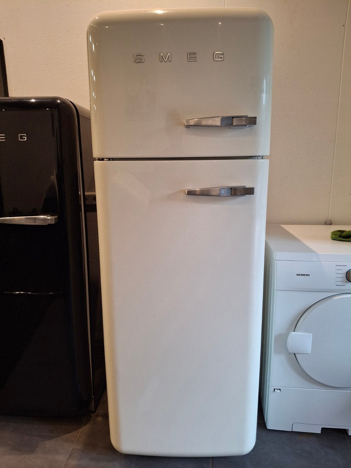 Creme Smeg Fab30 retro 50th style, Gebruikt, Minder dan 60 m³, 3 snelheden of meer, Ophalen of Verzenden