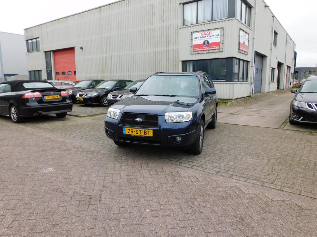 Subaru Forester 2.0 X Comfort Pack AUTOMAAT (bj 2006), Gebruikt, Zwart, 4 cilinders, Blauw