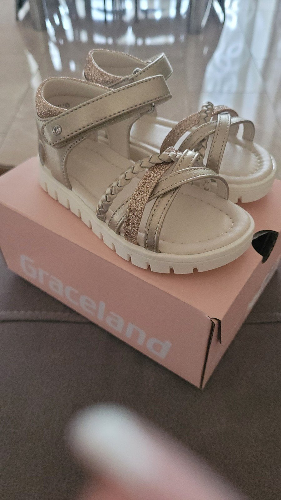 Gouden Graceland sandalen maat 23 voor meisjes, Kinderen en Baby's, Kinderkleding | Schoenen en Sokken, Meisje, Graceland, Schoenen