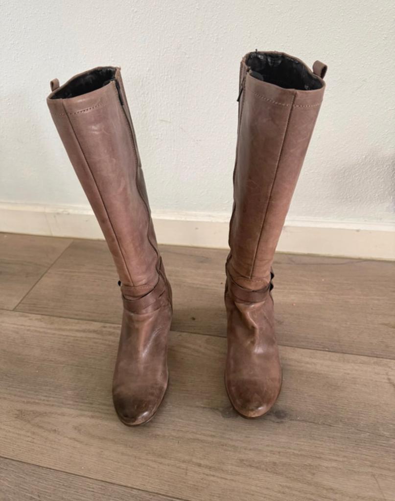 Mooie bruine dameslaarzen, Kleding | Dames, Schoenen, Hoge laarzen, Bruin, Ophalen of Verzenden, Zo goed als nieuw