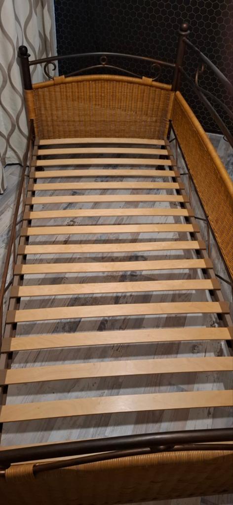 1 persoonsbed met rotan, Ophalen, Gebruikt, 90 cm, Eenpersoons