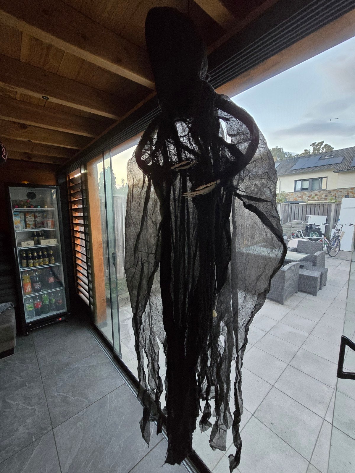 Griezelige Halloween Decoratie - Hangende Doodskist, Ophalen of Verzenden, Gebruikt, Versiering, Halloween of Griezel