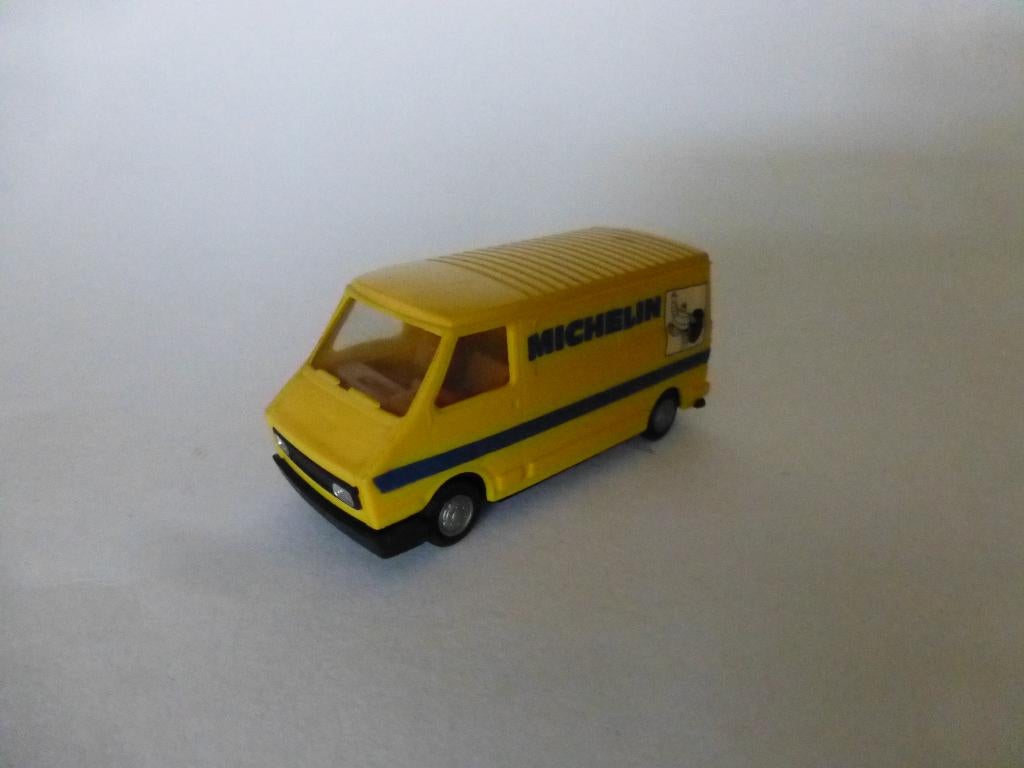 Praline Fiat 242 Michelin banden, Ophalen of Verzenden, Zo goed als nieuw, Bus of Vrachtwagen, Overige merken