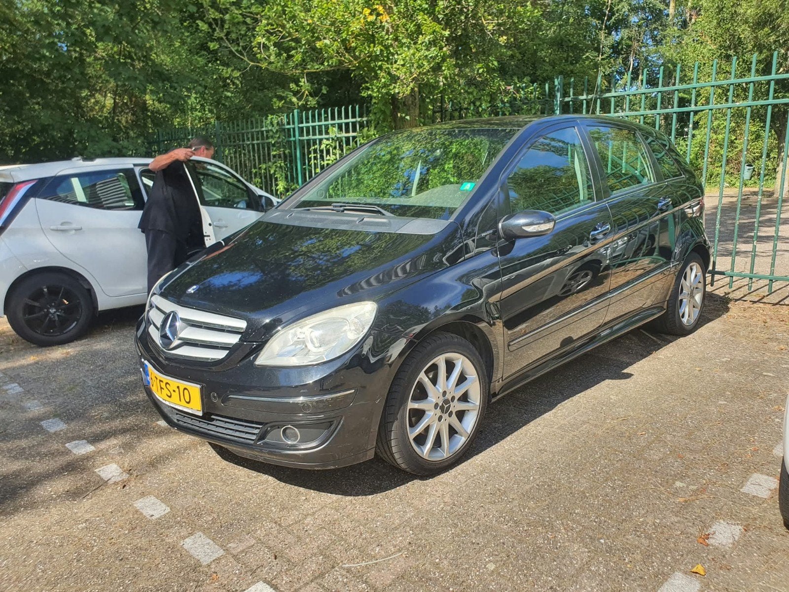 Mercedes-Benz B-Klasse 2.0 B200 5DRS CVT 2008 Zwart, 136 pk, 4 cilinders, 1290 kg, Zwart