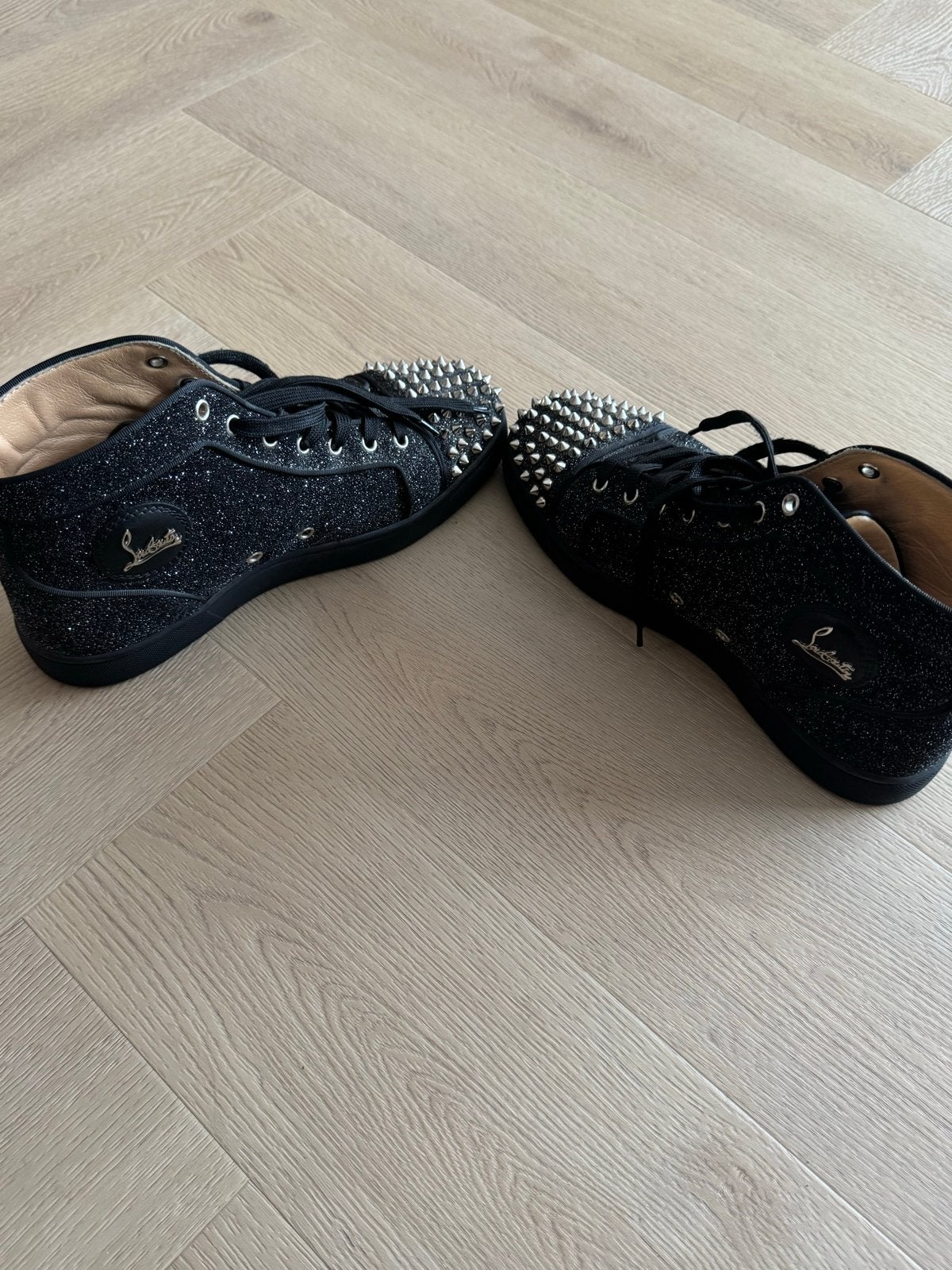 Christian Louboutin Sneakers met studs - Maat 41 half, Ophalen, Gedragen, Zwart, Sneakers of Gympen