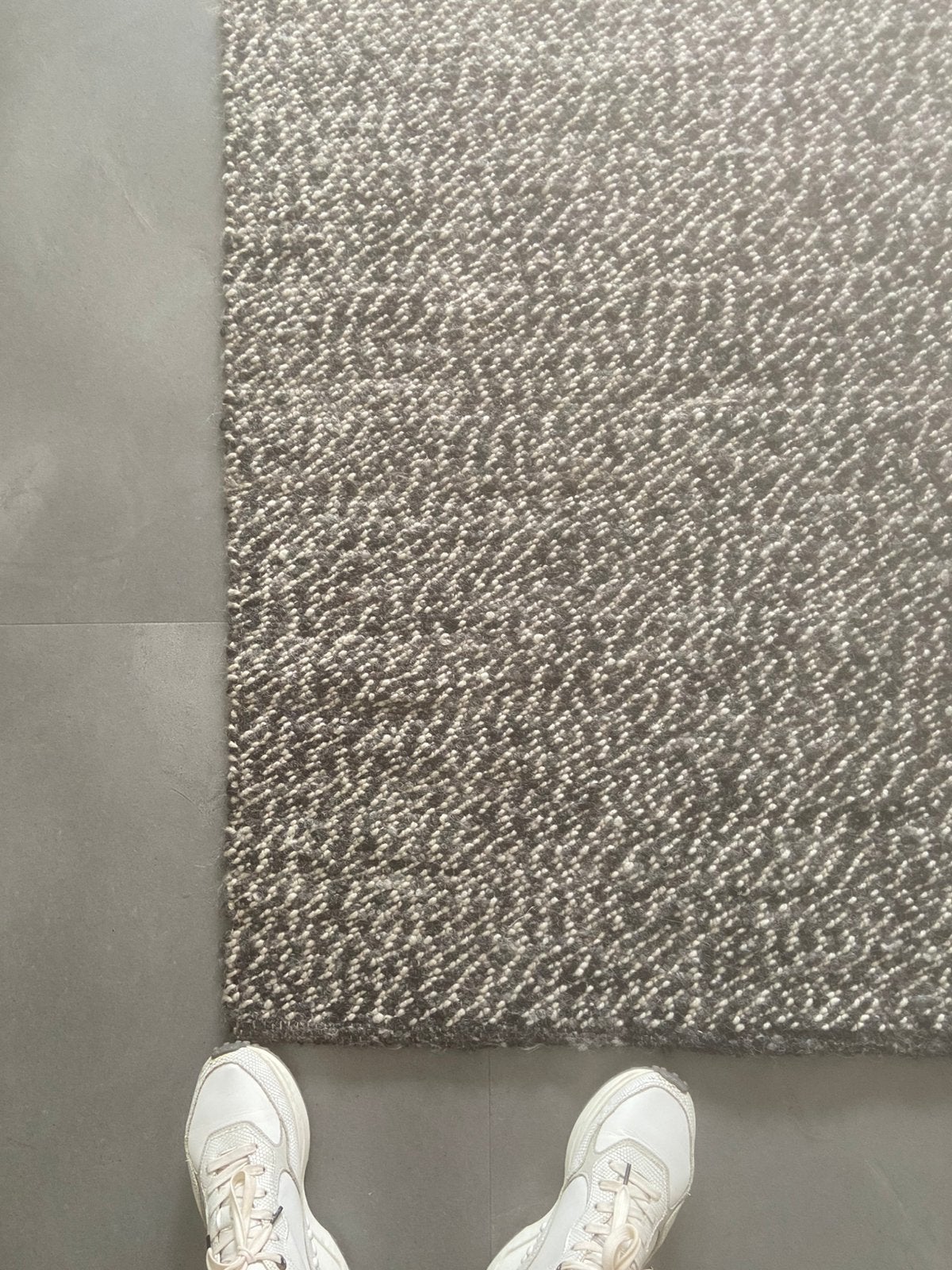 Wollen vloerkleed gemêleerd, Ophalen, Zwart, 200 cm of meer, Zo goed als nieuw