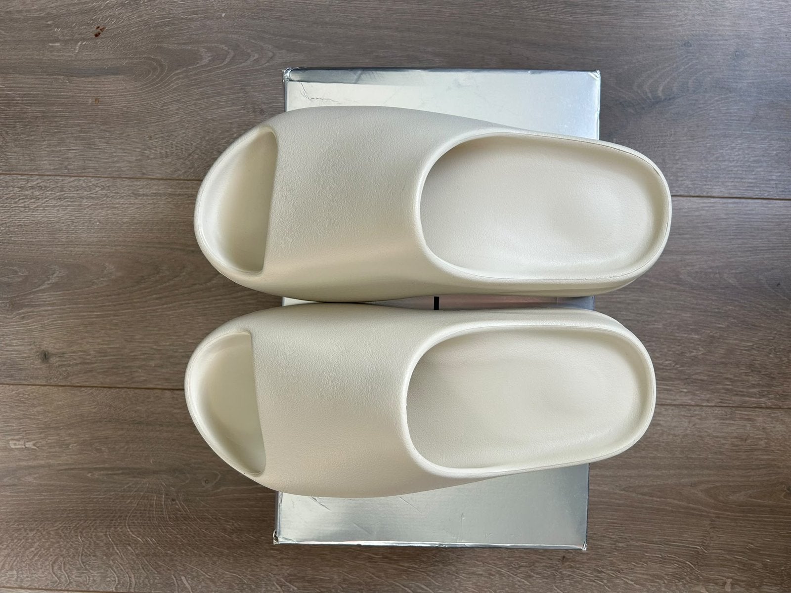 YS-01 Vanilla Slippers - Maat 11 - Nieuw in doos, Slippers, Overige kleuren, Nieuw, Ophalen of Verzenden