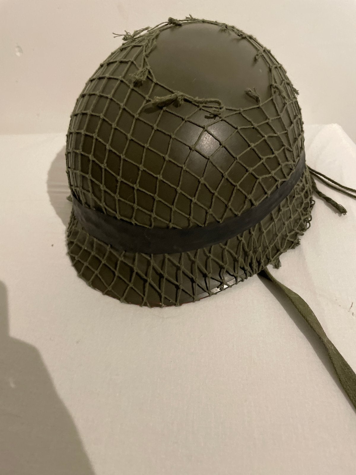 Vintage Legerhelm met Net - Groen, Verzamelen, Ophalen, Landmacht, Overige gebieden, Helm of Baret