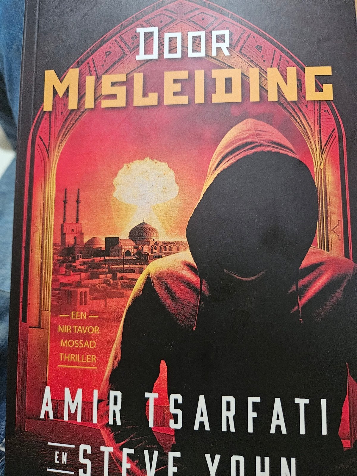 Amir Tsarfati - Door misleiding, Boeken, Ophalen of Verzenden, Zo goed als nieuw, Amir Tsarfati; Steve Yohn