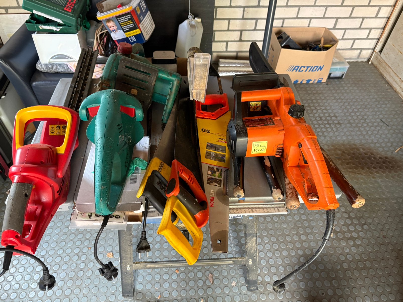 Kettingzaag , heggenschaar zie fotos evt zaagmachine, Ophalen, Zo goed als nieuw, Benzine