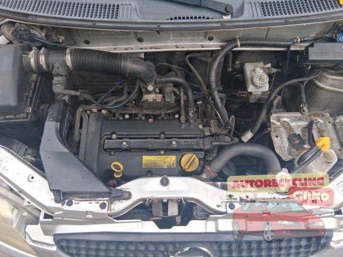 Motor van een Opel Agila, Ophalen, Gebruikt, -, -