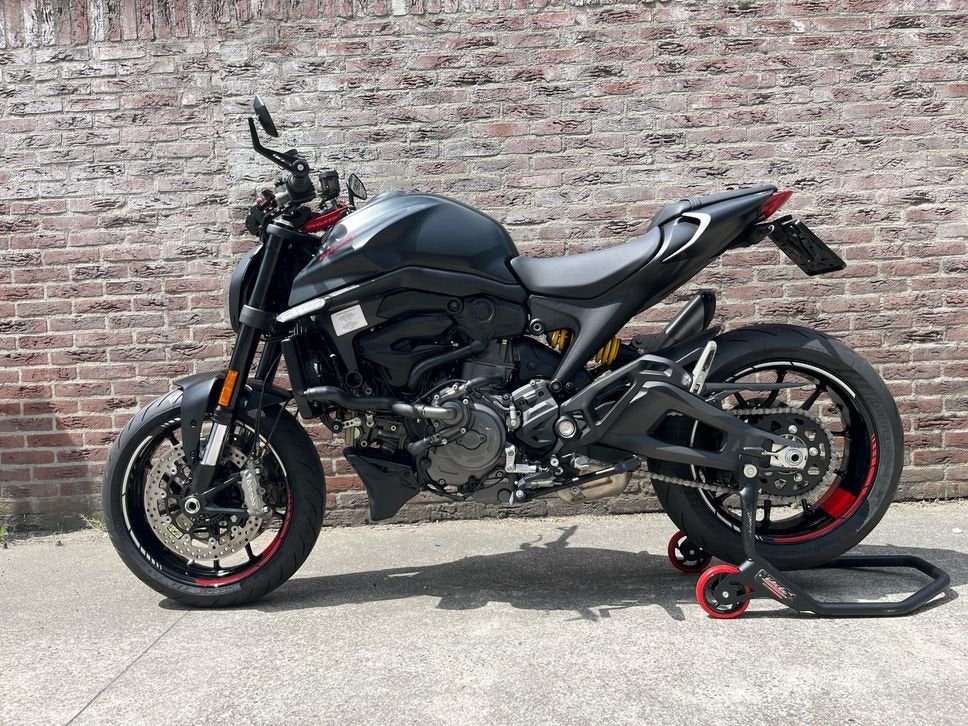 DUCATI Monster 937 (bj 2022) +- 18500 KM, DUCATI, 2 cilinders, Bedrijf, Onbekend