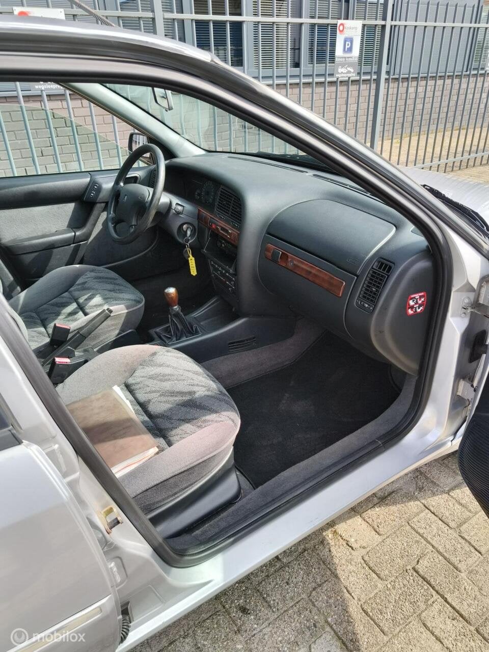Foto 9 van Citroen Xantia 1.8i | airco | 88dkm | trekhaak | izgs