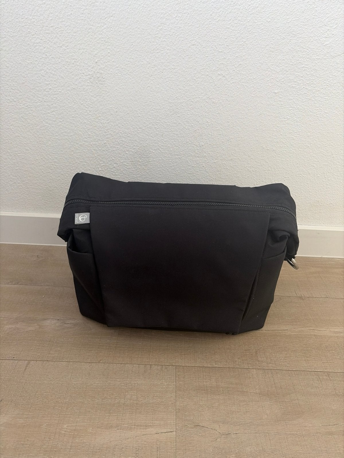 Stokke luiertas met verschoonmat en vakken, Verzorgingstas, Gebruikt, Zwart, Stokke