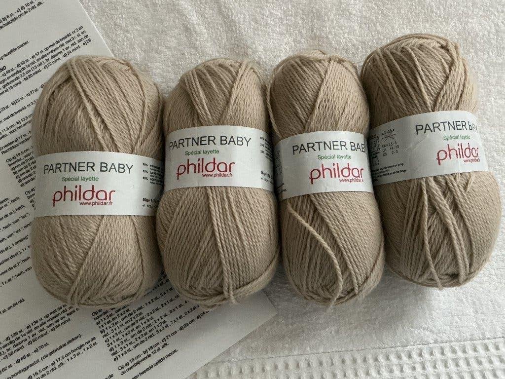 4 bol phildar baby wol en 3 bollen ander garen, Ophalen of Verzenden, Zo goed als nieuw, Breien of Haken, Wol of Garen