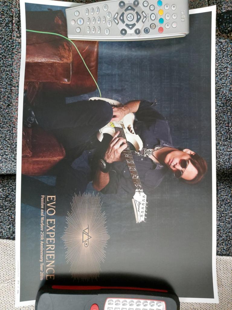 Steve Vai Litho foto met EVO gitaar, Ophalen of Verzenden