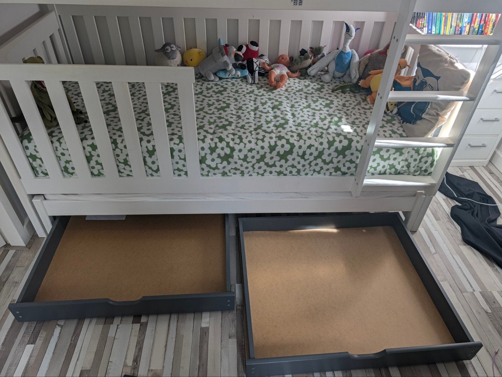 Foto 2 van Stapelbed Olivia 90x200 wit + laden + gastenbed