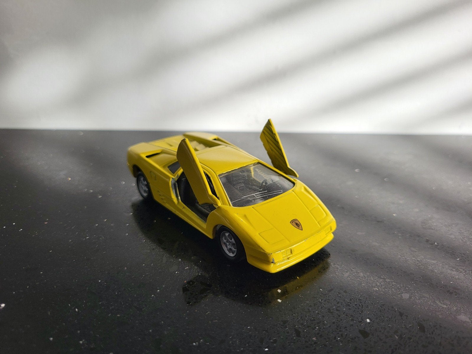 Lamborghini Diablo geel 1/43 Welly, Ophalen of Verzenden, Gebruikt, Auto, Overige merken